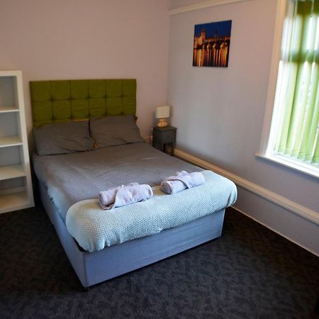 Gorton Mount Hotel Manchester Room photo